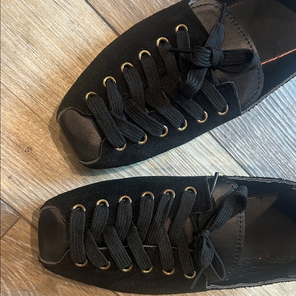 Black Women's Flats